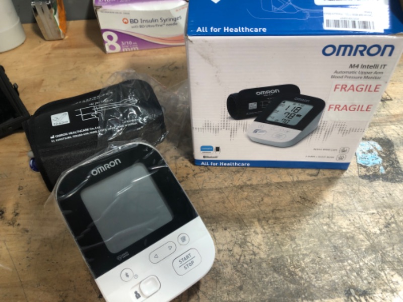 Photo 2 of Omron M4 HEM-7155T-EBK Plus Upper Arm Blood Pressure Monitor
