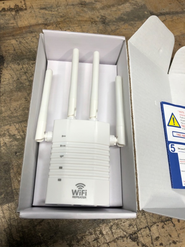 Photo 2 of Dual Band Wifi Repeater