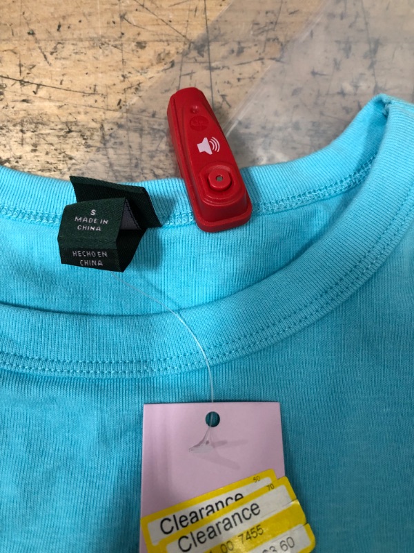 Photo 2 of Hort Leeve Fitted T-hirt - Wild Fable™ Aqua Blue
SIZE S Security tag not removed
shown on picture  
