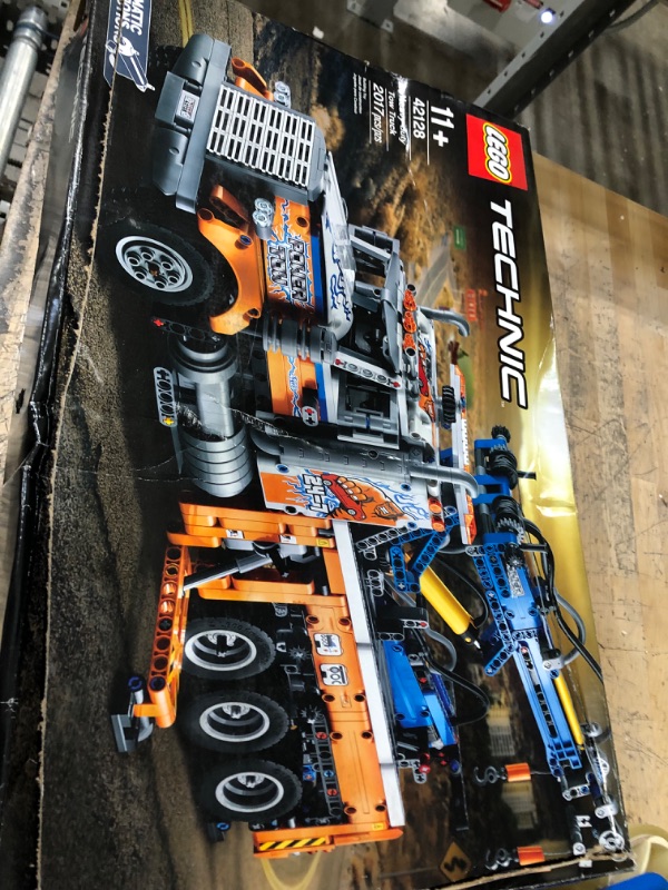 Photo 5 of  LEGO Technic Heavy-Duty Tow Truck