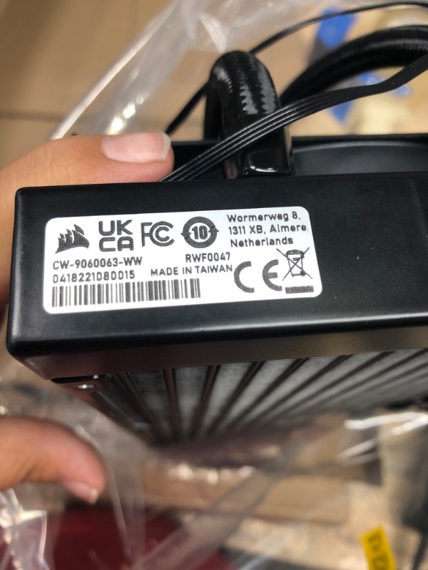 Photo 6 of ***PARTS ONLY*** CORSAIR iCUE H170i ELITE LCD Display Liquid CPU Cooler-Custom IPS LCD Screen-48 Dynamic RGB LEDs-140mm Fans -420mm Radiator-COMMANDER CORE Smart Lighting Controller
