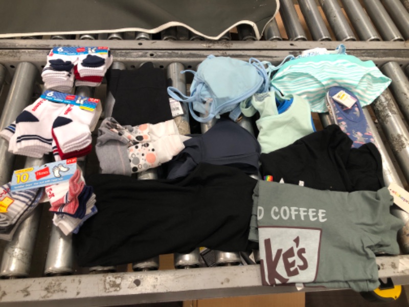 Photo 1 of 10PK BUNDLE OF ASSORTED GIRLS/WOMENS CLOTHING (SHIRTS,SOCKS,UNDERWEAR; MIXED SIZES)