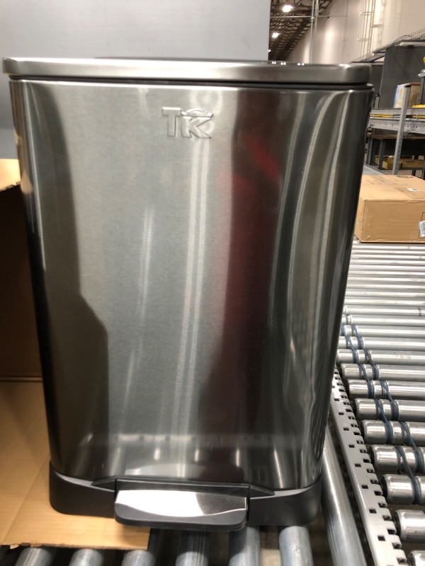Photo 2 of **** DENTED****
Rubbermaid Elite Stainless Steel Sensor Trash Can for Home and Kitchen, Batteries Included, 12.4 Gallon,