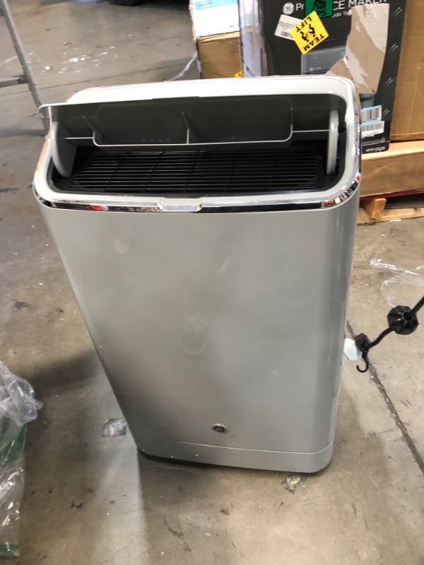 Photo 4 of ***PARTS ONLY*** GE 10,500 BTU Portable Air Conditioner for Medium Rooms up to 450 sq ft., 3-in-1 with Dehumidify, Fan and Auto Evaporation, Dual Hose Compatible, Included Window Installation Kit, Grey
- Minor cosmetic damaged 