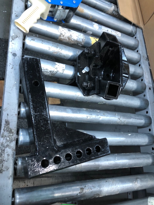 Photo 2 of ****INCOMPLETE*** Equal-i-zer 4-point Sway Control Hitch, 90-00-1000, 10,000 Lbs Trailer Weight Rating, 1,000 Lbs Tongue Weight Rating, Weight Distribution Kit Includes Standard Hitch Shank, Ball NOT Included BOX 1 OF 2 