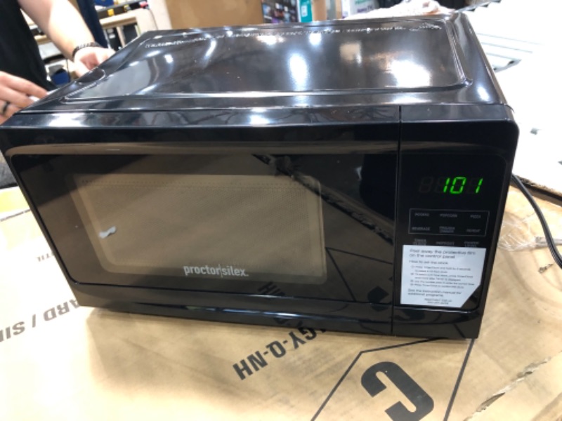 Photo 6 of **opened - tested**
Proctor Silex 0.7 cu ft 700 Watt Microwave Oven - Black (Brand May Vary)

