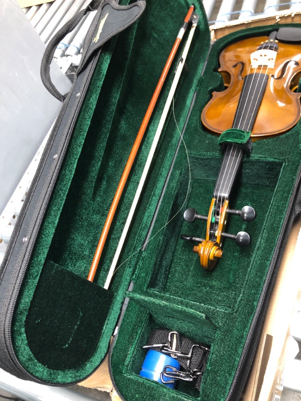 Photo 3 of *** MINOR DAMAGE...  BOW NEED REPAIR. ** Cremona SV-130 Premier Novice Violin Outfit - 4/4 Size,Traditional Brown Violin 4/4 Traditional Brown