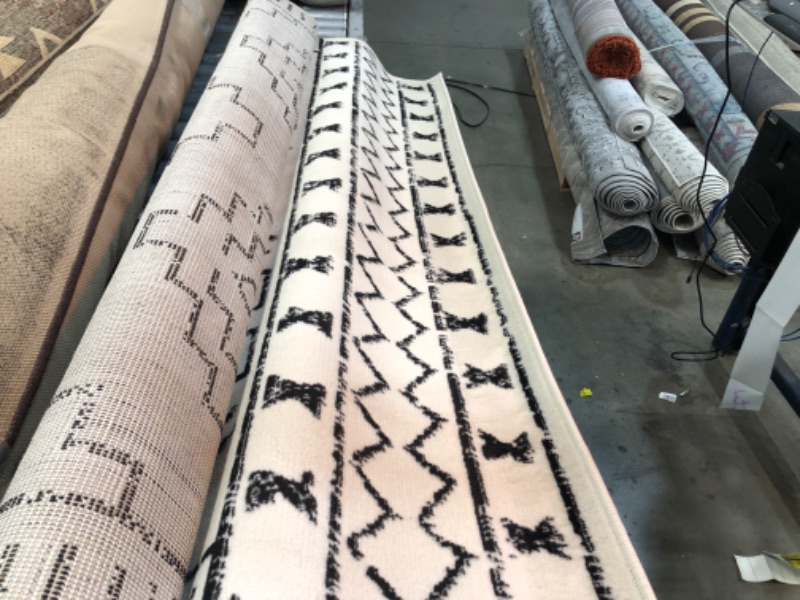 Photo 1 of 5X8 FT AREA RUG