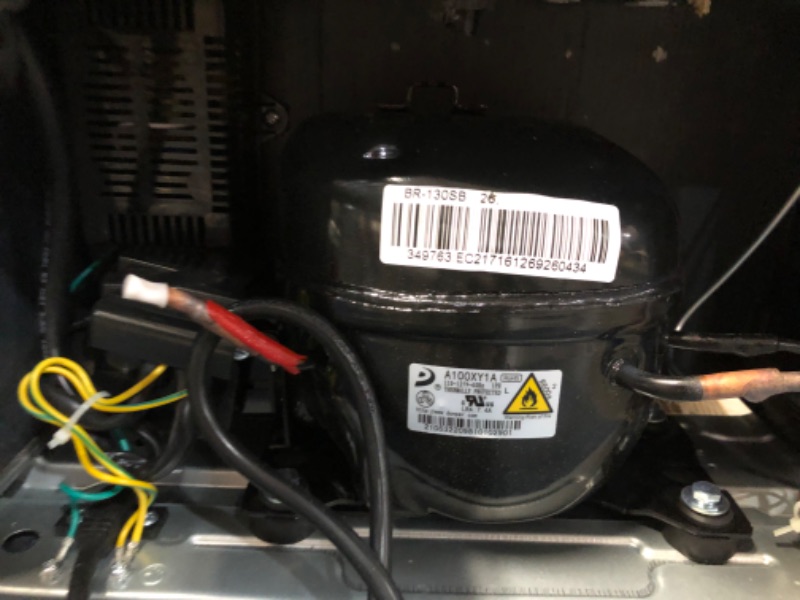 Photo 8 of (COSMETIC DAMAGE; DAMAGED DOOR CORNER FRAME) Whynter - Beverage Refrigerator - Stainless-steel/Black