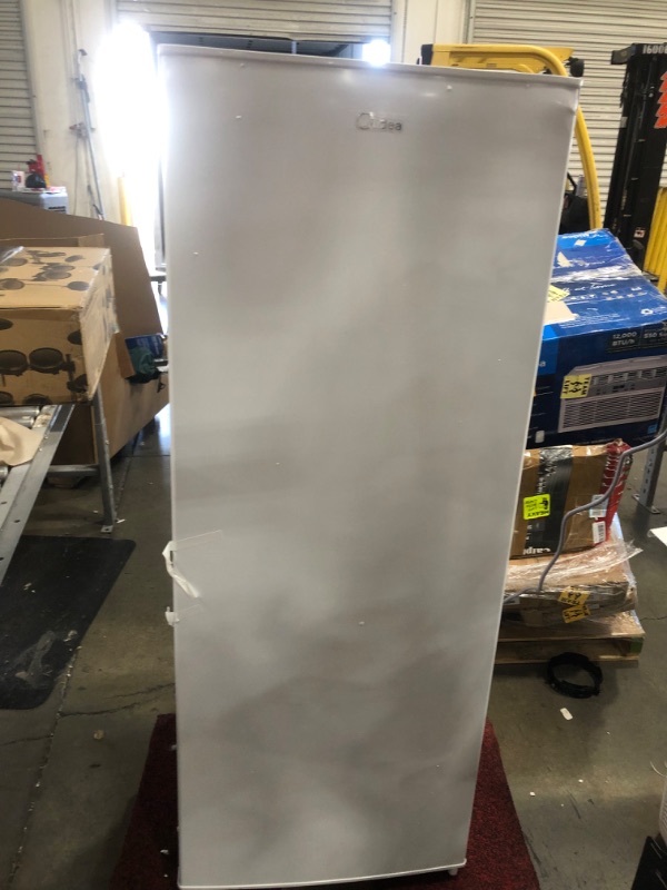 Photo 12 of (DENTED) Midea MRU05M2AWW Upright Freezer, 5.3 Cu.ft, white
