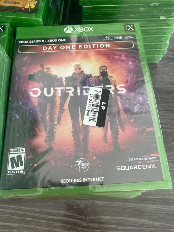 Photo 2 of Outriders Day One Edition - Xbox One
