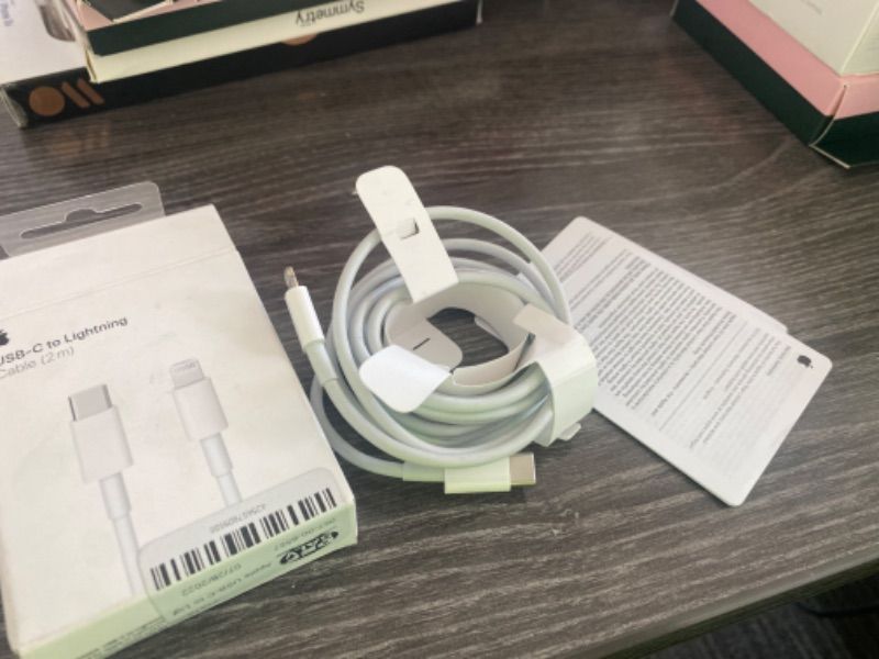 Photo 2 of Apple 6.6' USB-C to Lightning Cable
