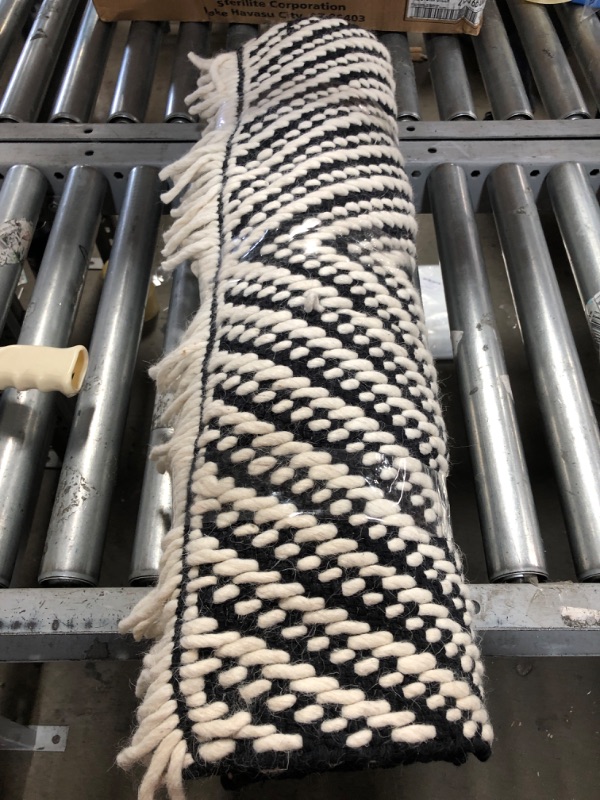 Photo 1 of 2'5"X5" WHITE AND BLACK RUNNER RUG 