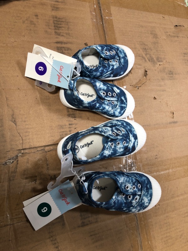 Photo 2 of 2 PACK*
Toddler Rory Tie-Dye Slip-on Sneakers - Cat & Jack™ Navy
SIZE 6, 9