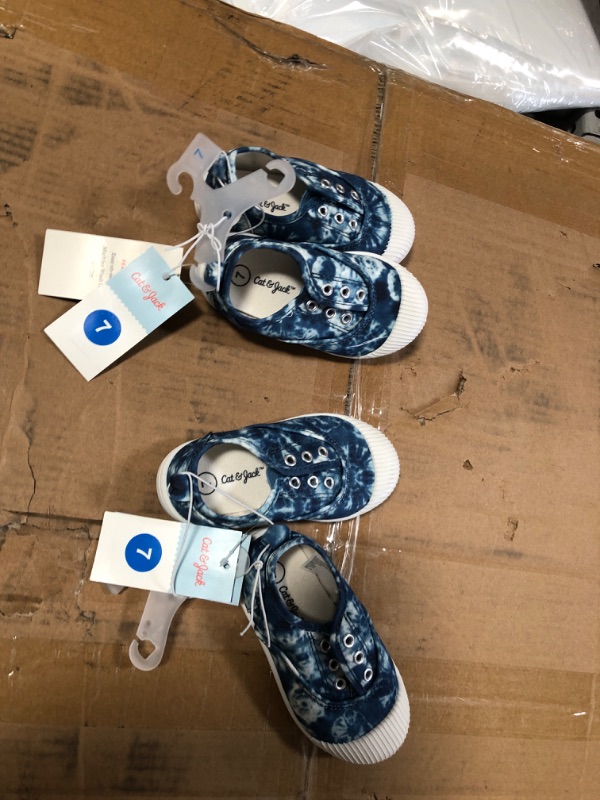 Photo 2 of 2 PACK*
Toddler Rory Tie-Dye Slip-on Sneakers - Cat & Jack™ Navy
SIZE 7