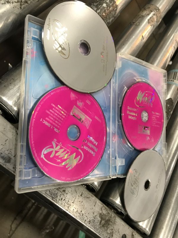 Photo 2 of **SCRATCHED DISCS** Winx Club: Realm of Magix: The Original Season 1, Volume 1