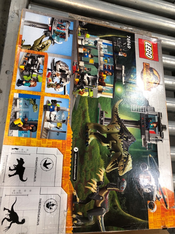Photo 1 of LEGO Jurassic World Giganotosaurus & Therizinosaurus Attack 76949

