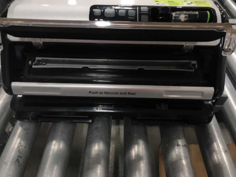 Photo 3 of FoodSaver FM5000 Black Vacuum Food Sealer
