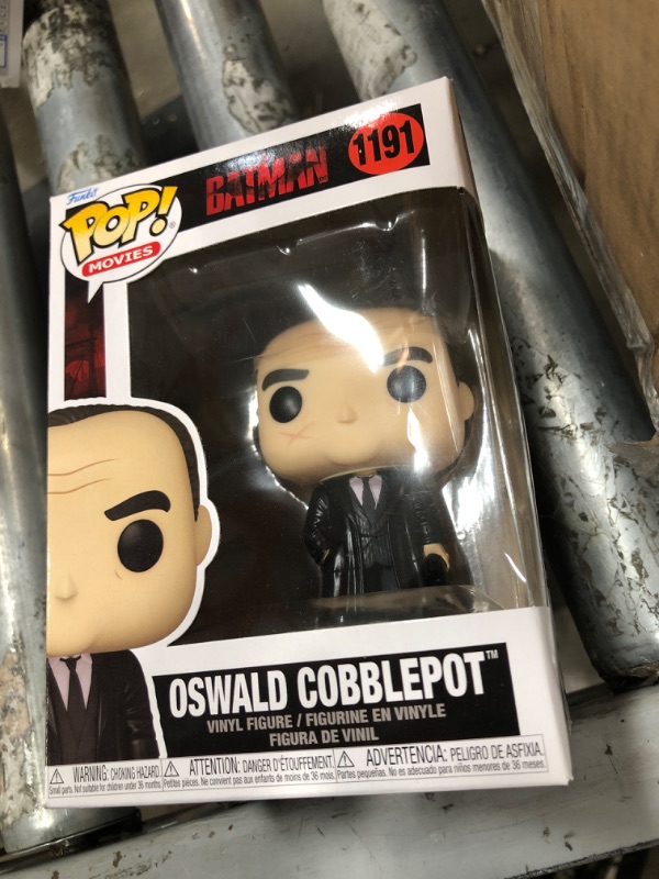 Photo 2 of Funko Pop! Batman: Oswald Cobblepot #1191 + Protector
