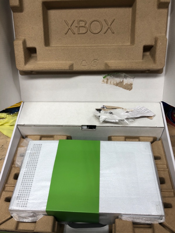 Photo 2 of Microsoft Xbox Series S