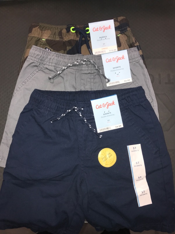Photo 1 of Bundle of assorted boy shorts--Size 2T/5T/4T
3 items