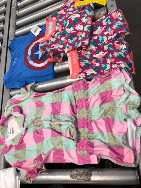 Photo 1 of BUNDLE OF XS TODDLERS/GIRLS CLOTHING - 2 SETS ANS 1 SHIRT (3)