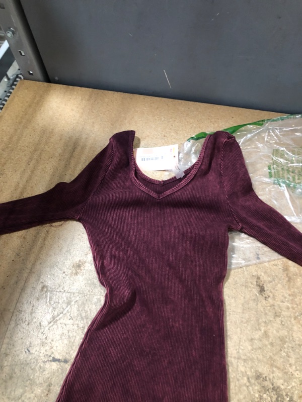 Photo 2 of RIBBED JUNIE CLOTHING WOMEN DRESS LONG SLEEVE MAROON STRETCH  V NECK SMALL (ITEM DIFFERS FROM STOCK PHOTO)