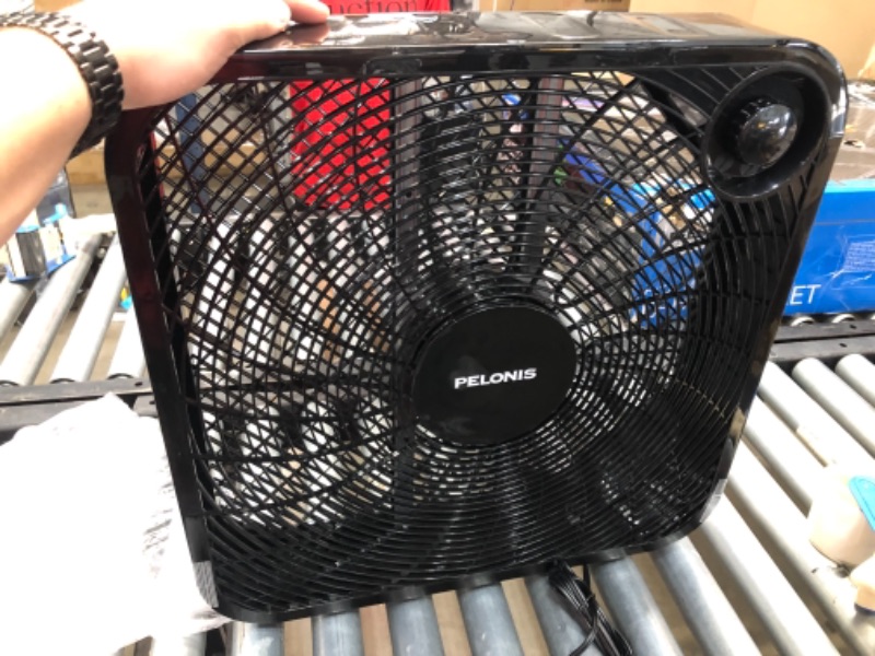 Photo 2 of PELONIS 3-Speed Box Fan For Full-Force Circulation With Air Conditioner, Upgrade Floor Fan, Black

-powers on 