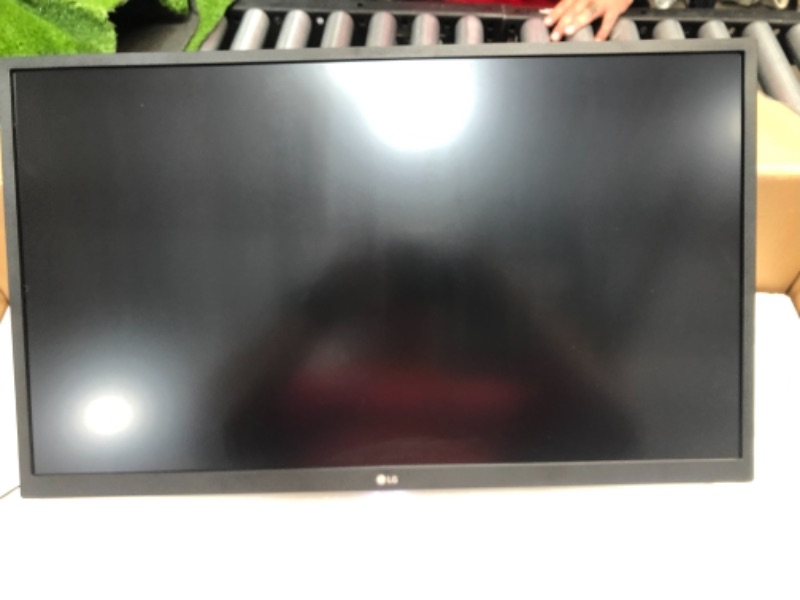 Photo 1 of PARTS ONLY HAS POWER TO IT SCREEN DOES NOT LOOK DAMAGED 
LG 27UK580-B 27” UHD 4K (3840 x 2160) IPS Display with Ergo Stand (Extend/Retract/Swivel/Height/Pivot/Tilt), sRGB 98% (Typ.) with HDR10, Dual Controller & OnScreen Control