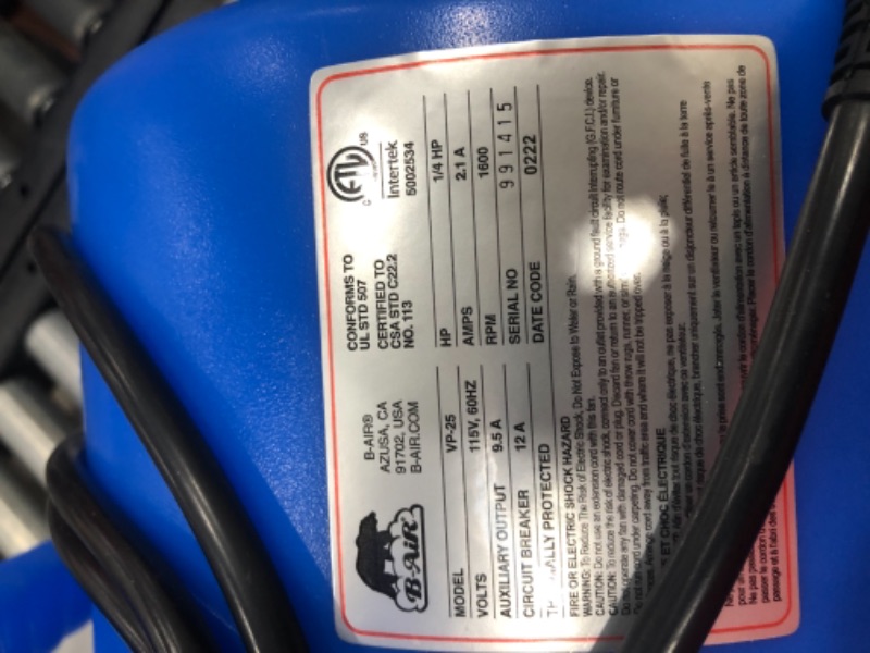 Photo 3 of B-Air 1/4 HP Air Mover Blower Fan for Water Damage Restoration Carpet Dryer Floor Home and Plumbing Use in Blue

-powers on 