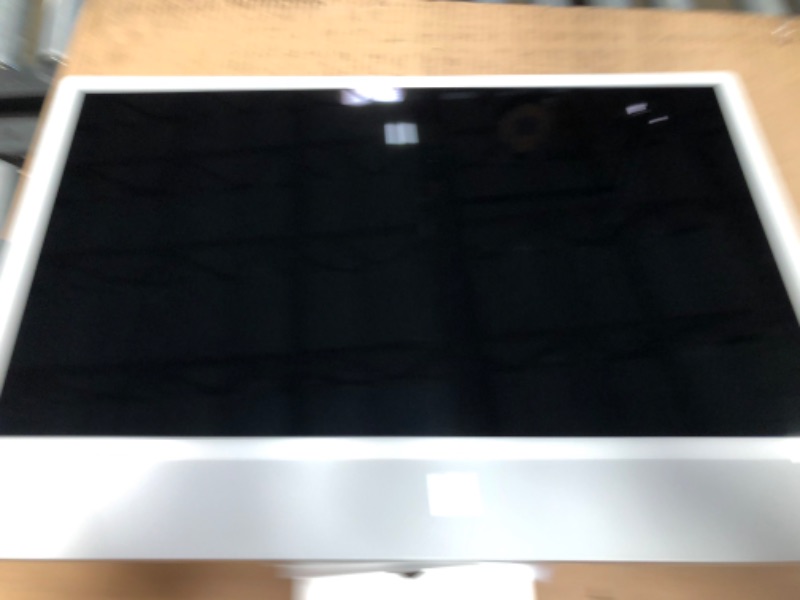 Photo 2 of 2021 Apple iMac (24-inch, Apple M1 chip with 8?core CPU and 8?core GPU, 8GB RAM, 256GB) - Silver