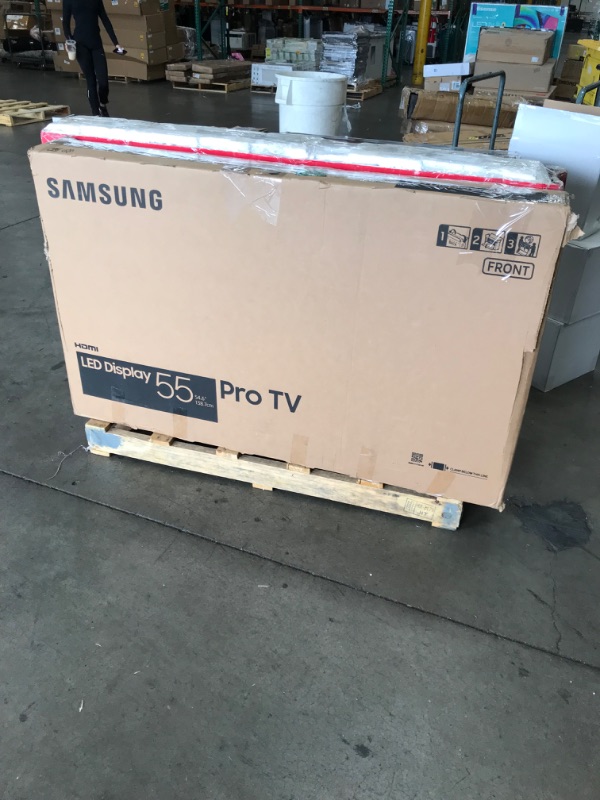 Photo 2 of PALLET OF BROKEN TVS AND MONITORS, NO REFUNDS OR RETURNS 