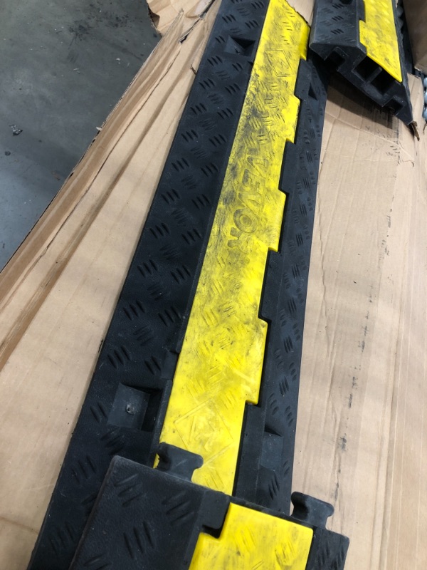 Photo 3 of **SET OF 3**MINOR DMAAGE TO ONE**  VEVOR Speed Bump Cable Protector Ramp 5PCS 2-Cable Rubber 40"x9.7"x2" Cord Guard
