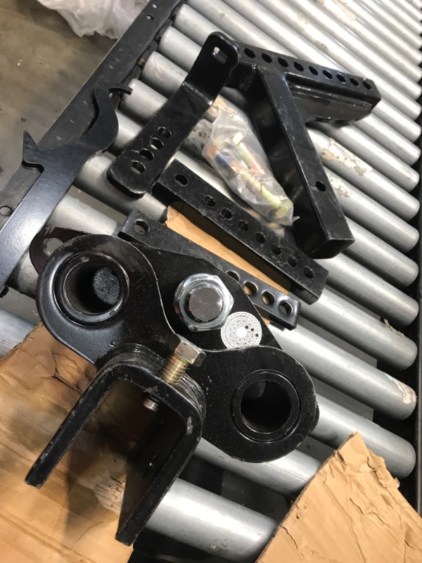 Photo 1 of **MISSING PARTS**MINOR DAMAGE** Reese Integrated Sway Control Weight Distribution Kit, 11,500 lbs. Capacity, Shank Included
