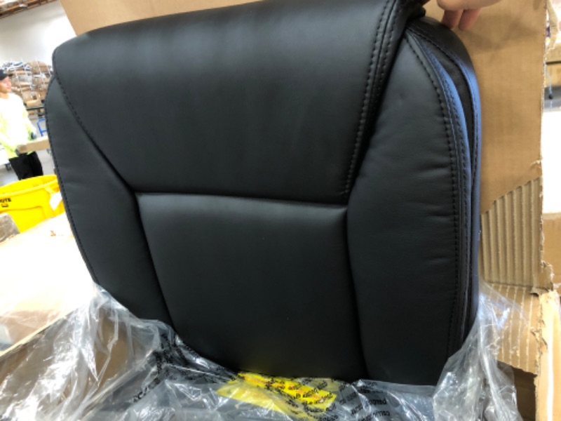 Photo 1 of Amazon Basics Classic Puresoft Padded Mid-Back Office Computer Desk Chair with Armrest - Black
