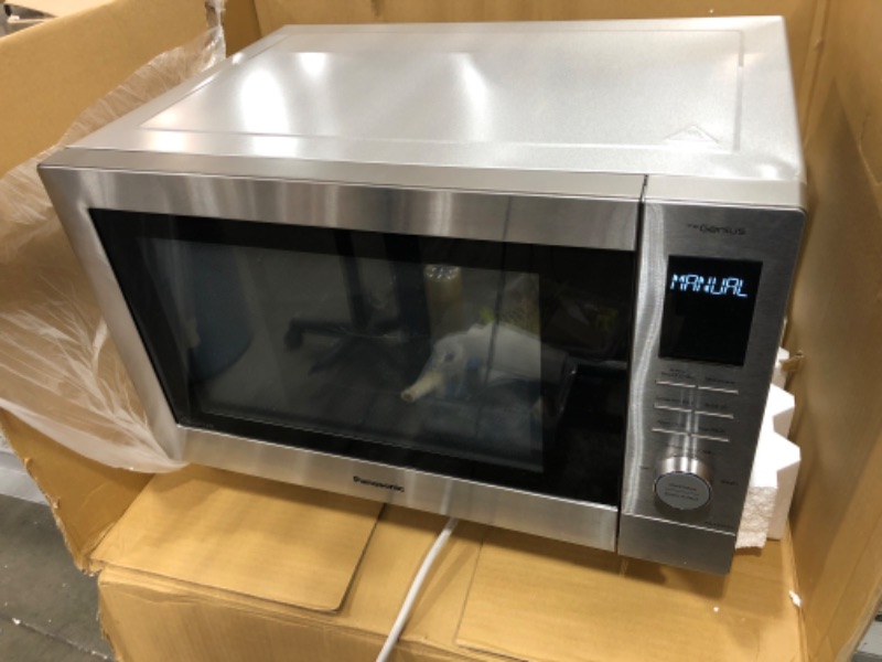 Photo 2 of TESTED POWERS ON*
Panasonic HomeChef 4-in-1 Microwave Oven with Air Fryer, Convection Bake, FlashXpress Broiler, Inverter Microwave Technology, 1000W, 1.2 cu ft with Easy Clean Interior - NN-CD87KS (Stainless Steel)
