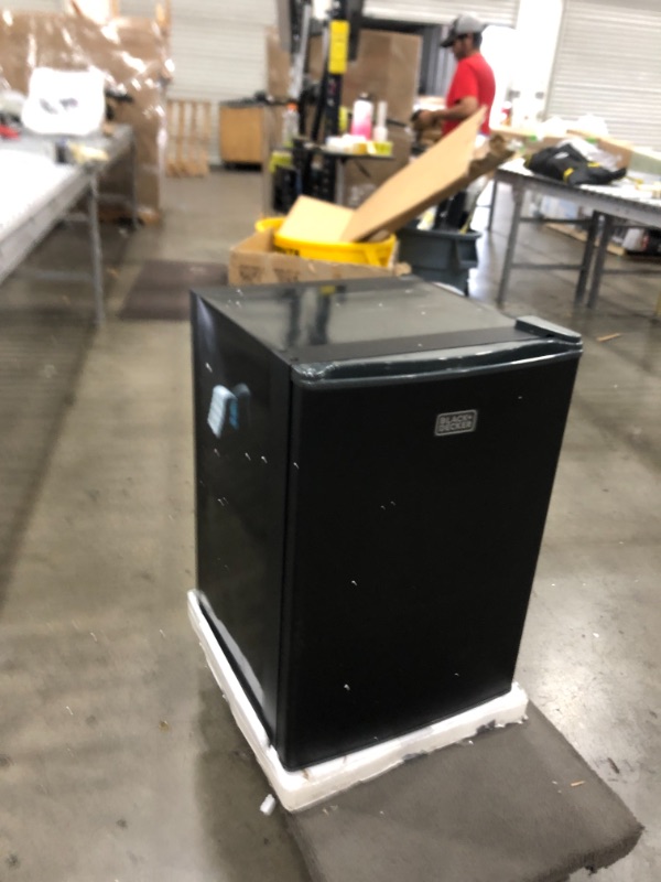 Photo 4 of 2.5 cu. ft. Mini Fridge in Black
