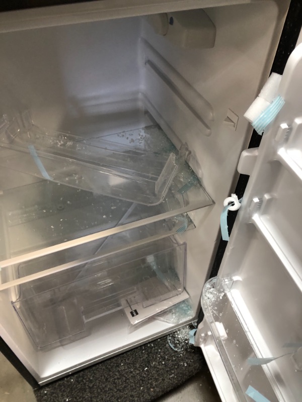 Photo 1 of ***PARTS ONLY*** RCA RFR741-BLACK Apartment Size-Top Freezer-2 Door Fridge-Adjustable Thermostat Control-Black-7.5 Cubic Feet
