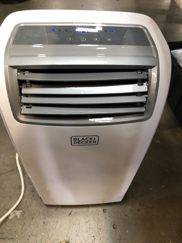 Photo 8 of BLACK+DECKER 8,000 BTU DOE (14,000 BTU ASHRAE) Portable Air Conditioner with Remote Control, White
**VENT (FAN BLADES) DAMAGED**