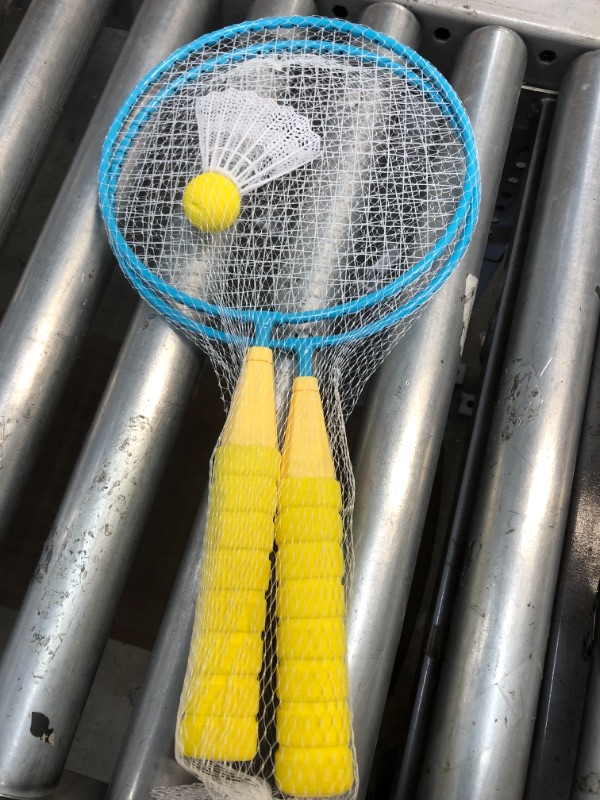 Photo 1 of kids SUN SQUAD BADMINTON 2 RACKETS 1 SHUTTLECOOCK