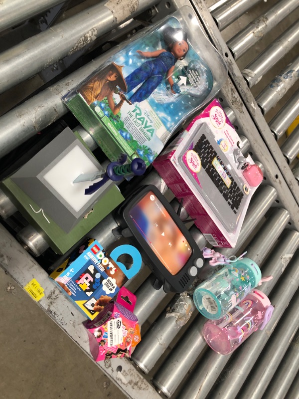 Photo 1 of BUNDLE OF ASSORTED TOYS FOR KIDS (7)