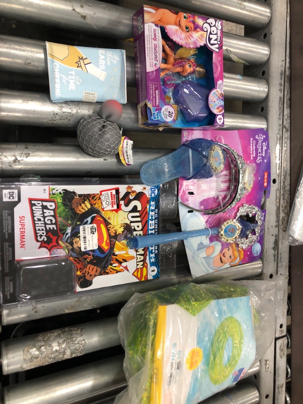 Photo 1 of BUNDLE OF ASSORTED KIDS TOYS (6) 