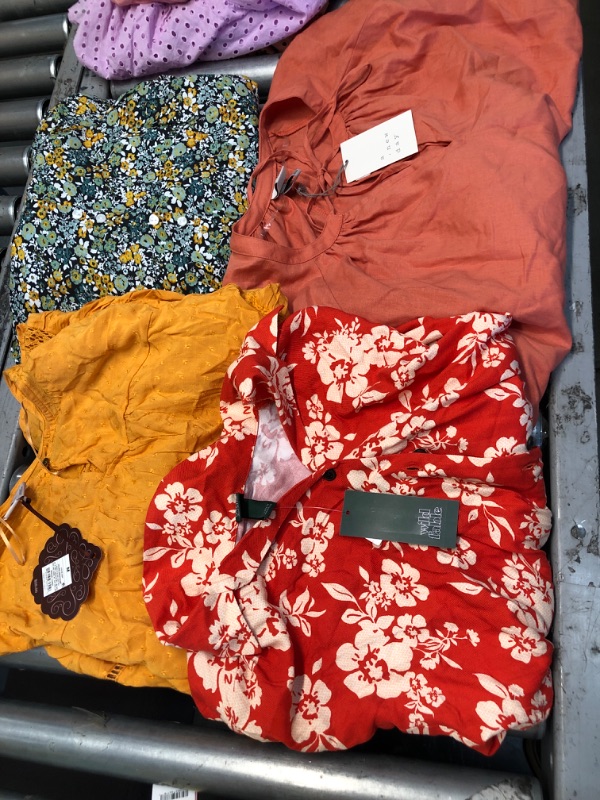 Photo 1 of Bundle of assorted SMALL Women's Blouses/shirts (4) 