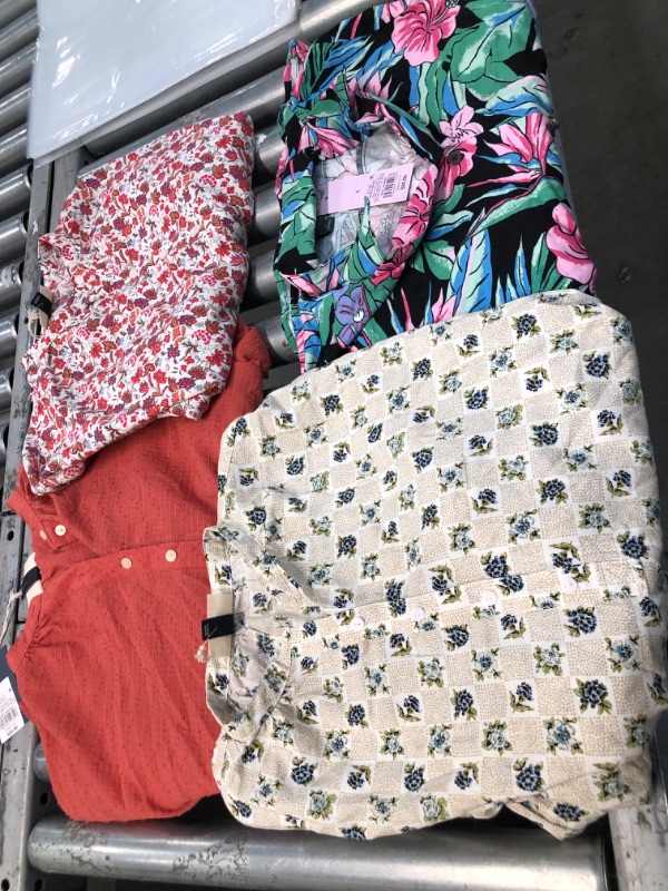 Photo 1 of Bundle of assorted SMALL Women's Blouses/shirts (4) 