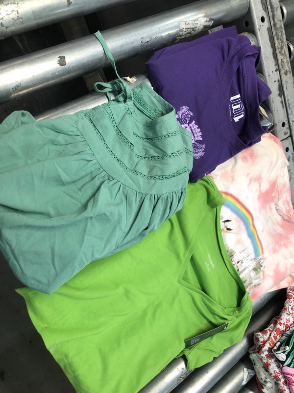 Photo 1 of Bundle of assorted SMALL Women's Blouses/shirts (4) 