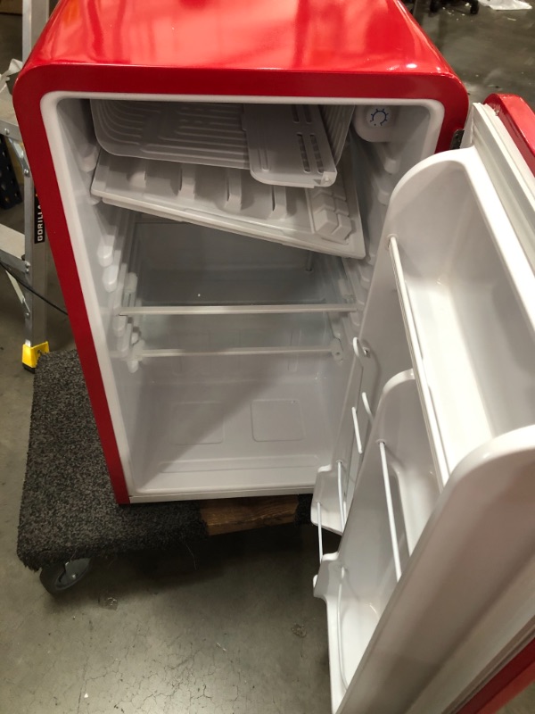 Photo 3 of (DOES NOT FUNCTION)FRIGIDAIRE EFR372-RED 3.2 Cu Ft Red Retro Compact Rounded Corner Premium Mini Fridge
**NO LIGHTS TURN ON WHEN PLUGED IN**