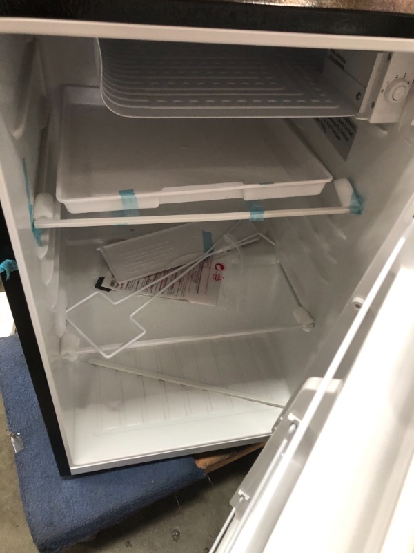 Photo 5 of (DAMAGED, DOES NOT FUNCTION) Frigidaire 4.6 Cu. Ft. Freestanding Bar Fridge (EFR492) - Platinum
**DOOR IS BROKEN, MAKES LOUD SOUND WHEN PLUGED IN, NO LIGHTS ON, DENTS**
