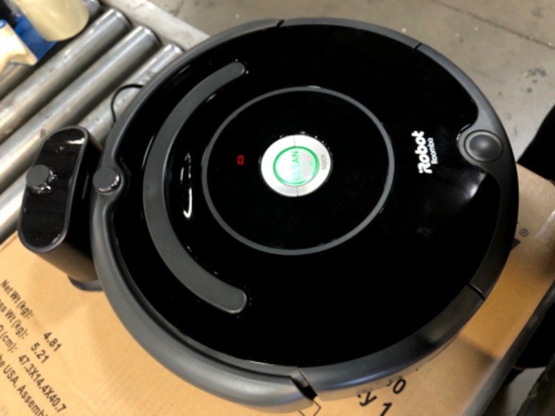 Photo 1 of IRobot Roomba 614 Robot Vacuum- Good for Pet Hair Carpets Hard Floors Self-Charging
