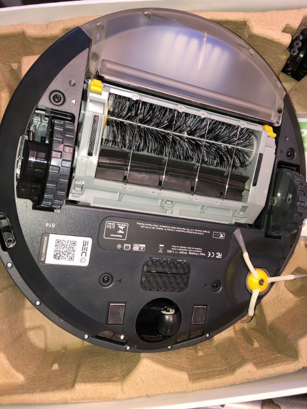 Photo 1 of IRobot Roomba 614 Robot Vacuum- Good for Pet Hair Carpets Hard Floors Self-Charging
