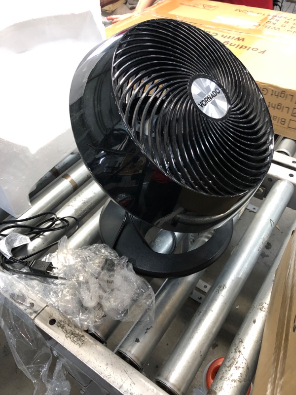 Photo 2 of Vornado 660 15 in. H X 10.14 in. D 4 Speed Air Circulator Fan
